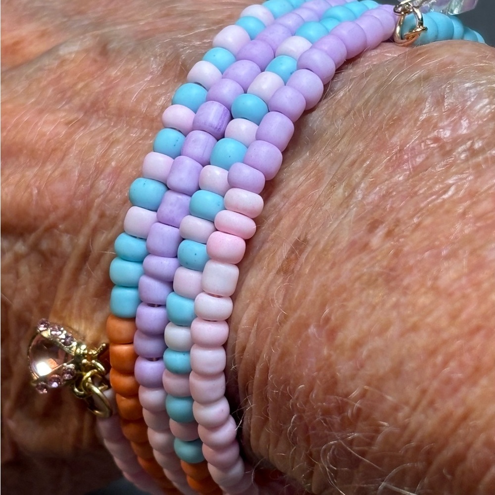 🌸Spring is here! Memory Wire Bracelet 🌸 - Picture 4 of 4